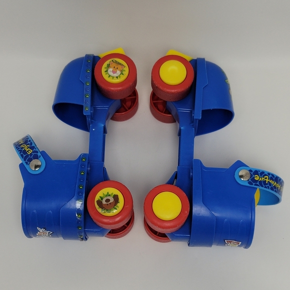 Flying Wheels Kids Adjustable Quad Grow With Me Training Roller Skate - Picture 9 of 14